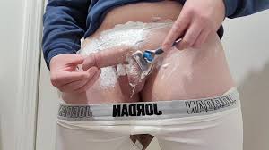 私は私のコックに素敵な清潔な衛生的なひげを与えるのが大好きです。Givingかわいいペニスとモンスターの碼丸が見えます。