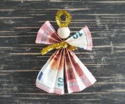Die geldscheine zuerst falten und damit eine weihnachtskarte selbst gestalten.aus drei geldscheinen wird ein. Geldengel Falten Geldgeschenke Zu Weihnachten Auf Geschenke De Geldgeschenke Zu Weihnachten Basteln Geldgeschenke Zu Weihnachten Geldgeschenke Basteln