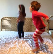 Finde ich persönlich unmöglich, ein kleines kind so lange wach zu lassen. Selbstbestimmtes Einschlafen Oder Nicht Wie Das Abends Mit Unseren Kindern So Lauft