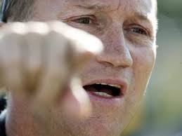 Former Essendon champion Alan Ezard returns to coaching with VAFA side La  Trobe University