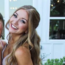 Hallie Brooks (@itsthehallieb)