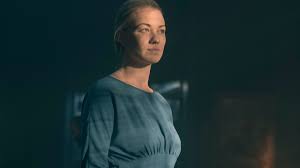 Why Serena On The Handmaid S Tale Is So Unlikable Popsugar Entertainment