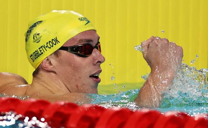 Australia makes splash on opening night of Games swimming | Reuters