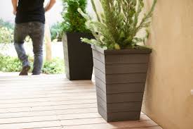 Cómo hacer una maceta de madera rectangular. Parece Madera Pero No Lo Es Maceteros Para Exterior Bonitos Y Duraderos