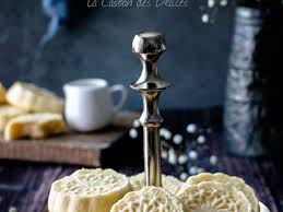Ce gâteau, ça fait bien longtemps qu'il me trotte dans la tête. Recettes De Ghribia Et Beurre
