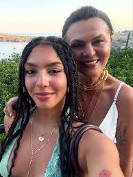 bi insan nasıl çok çok çok mutlu olursa öyle mutluyum🧡 çook teşekkür  ederim bu şahane yorumlar için tuğbacım beni çok sevindirdin 🧡 ve 15 ay  fıçıda olgunlaşan 2 ay da şişeli dinlenmesi