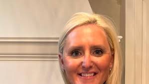 Amazon.com: Marble Cake Stand with Dome，2-in-1 Cake Holder&Charcuterie  Board with Lid，Marble and Acacia Wood Dessert Stand with Acrylic Dome and  Bowl Base，Stone Pedestal Display Plate Holder Platter with Cover : Home &