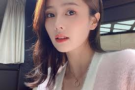 ẢNH] Bạch Lộc: Ôm mộng làm thần tượng Kpop rồi hoá 'nữ cường nhân' của màn  ảnh Hoa ngữ