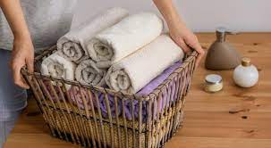 Pliez les 4 coins de votre serviette. 4 Conseils De Marie Kondo Pour Bien Ranger La Salle De Bain Mesdepanneurs Fr
