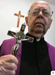 Here a scary story to add to your Halloween viewing. And it is true!! ;)  **Hopewell Haunting** After numerous instances of families being scared out  of a rural house just outside of