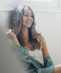 He rose to prominence across europe and latin america with his 2015 hit el mismo sol, primarily hitting success in italy, switzerland and mexico. Sofia Ellar El Mundo Necesita Realidad Y Un Chute De