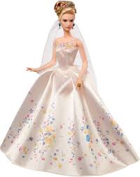 Todos andan nerviosos con los preparativos, sobre todo cenicienta. Disney Princess Cenicienta Boda Real Mattel Cgt55 Juguetes Juguetodo