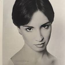 1993 and the dreams were real, my friends. Look into those 14-year-old eyes  and tell me you don't see her manifesting the future. I dare you.