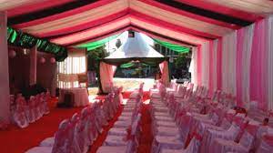 Menggunakan tenda akan membuat suasana pernikahan terkesan berbeda dari biasanya serta lebih meriah. Sewa Tenda Pernikahan Di Bantul Yang Murah Dan Terlengkap Tenda Pernikahan