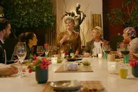 'el fantasma' se estrenó el 6 de octubre de 2004. Imagen Pelicula La Boda De La Abuela