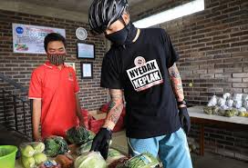 Keduanya ingat betul kehidupan ganjar muda saat tinggal di rumahnya hamp. Cerita Manis Petani Milenial Di Masa Pandemi Republika Online