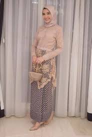 Brokat juga sebenarnya sangat pas jika dikombinasikan dengan satin apalagi dalam acara pesta yang dimana dari sisi tampilan sendiri lebih casual dan memberikan kesan feminim yang mendalam. 110 Dress Brokat Ideas Dress Brokat Kebaya Dress Fashion