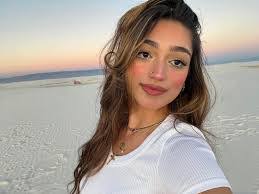 Malika Simon's Instagram, Twitter & Facebook