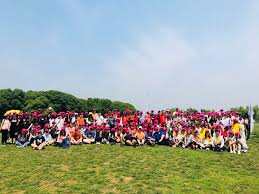 Have the teams race from one point to another, while carrying a balloon between them. Sports Blog Ef Nanjing Teachers