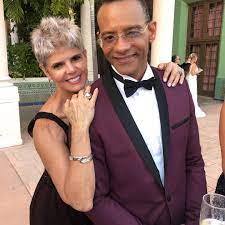 Doctora Vivian Gonzalez - Con mi hermano, amigo y colega! Lo conocen?  @draviviangonzalez @doctormisaelgonzalez @jmalvicinotv  #doctoraviviangonzalez @catarsisdravivian | Facebook