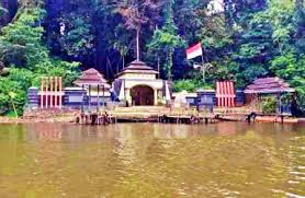 Tempat rekreasi panjalu ciamis ini ialah wisata tirta sangat cocok dikunjungi bagi sobat yang sedang berlibur atau kebetulan berdomisili di kabupaten ciamis, hendak menghabiskan waktu liburan menyenangkan. Situ Lengkong Panjalu Ciamis Wisata Sejarah Islam Di Indonesia Mugniar Mamak Blogger Makassar