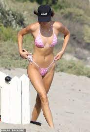 Kendall jenner and boyfriend devin booker in april 2021. Kendall Jenner Sizzles In Skimpy Bikini On Romantic Beach Date With Her New Beau Devin Booker Daily Mail Online