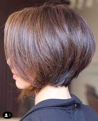 En version carré court dégradé ou carré court effilé, cette coupe féminine est actuellement très tendance. Des Cheveux Courts Tout En Douceur Cheveux Courts Coupe De Cheveux Courte Coupe De Cheveux