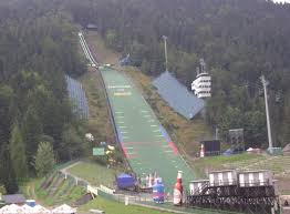 Wielka krokiew ( polonya krokiew'deki great krokiew , mertek anlamına gelir ) , polonya'nın zakopane kentinde krokiew dağının (1378 m) yamacında inşa edilen en büyük kayak atlama tepesidir. Skoki Narciarskie Wielka Krokiew Bedzie Wymagac Renowacji