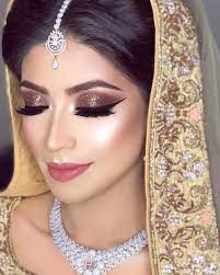 Checkout These Stunning Bridal Makeup Trends Going Viral This Year Setmywed In 2020 Bridal Eye Makeup Bridal Makeup Images Bridal Makeup Tutorial