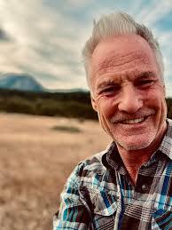 James Stennett's Instagram, Twitter & Facebook