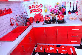 Anda tidak harus menggunakan lantai warna merah ataupun dinding dengan cat merah. Inspirasi Foto Dapur Minimalis Bertema Warna Merah Yang Cantik Dan Rapi Homeshabby Com Design Home Plans Home Decorating And Interior Design