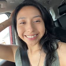 If you're the hostess of your grad party (like you're the one refilling  drinks and food trays, emptying garbage etc), what type of shoes are you  wearing? I live in my slides