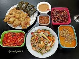 Menu buka praktis berikutnya adalah telur penyet dan sambal terasi ditengah kesibukan dan waktu yang ada terbatas. Menu Buka Puasa Ramadan Favorit Keluarga Di Rumah Nurul Sufitri S Blog