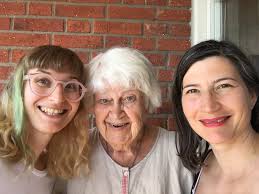 Från ett work in progress. Olga Stern och Marie Birde tillsammans med  Elsa-Karin Boestad Nilsson