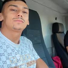 Siniša Simić Simba (#7)vozi u PRO klasi. Ovaj novosađanin prvi put se  pojavio na treningu u Požarevcu pre dve godine sa bmw-om e36 m50 turbo.  Nedugo nakon treninga kupio je još jedan