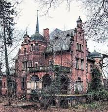 Villa Kolbe overgrown with nature