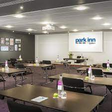 All 637 rooms have been refreshed creating a neutral and relaxed environment to enable guests to focus on a work/life balance. Park Inn By Radisson Hotel Conference Centre London Heathrow London Bei Hrs Gunstig Buchen