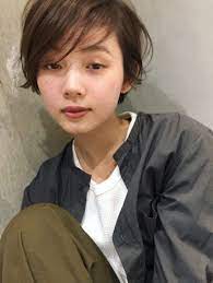 丸顔に似合うショートヘアスタイル 髪型 前髪あり 前髪なし 黒髪 ストレート パーマ lala magazine ララマガジン ハンサムショート ショートのヘアスタイル 黒髪パーマ
