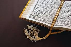 Upacara ini masih rangkaian dari upacara pernikahan dalam adat suku nias. Nama Kitab Suci Agama Islam Kristen Katolik Hindu Budha Konghucu Hari Raya Dan Tempat Nama Ibadahnya Indotrends Id
