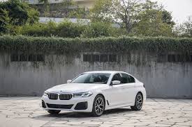 BMW 5 Series 2024: Giá lăn bánh, Thông tin Xe, Ưu đãi tháng 12/2024