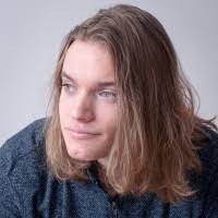 Kris Halleck's Instagram, Twitter & Facebook