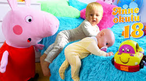 Bebek Bakma Oyunu Peppa Pig Ve Karl Baby Born A Yataktan Inmeyi Ogretiyor Anne Okulu 18 Bolum Youtube