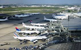 În 2011, a fost tranzitat de. Paris Charles De Gaulle Airport Cdg France
