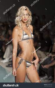 Model Brittany Butler Walks Runway Designer Stock Photo 464087720 |  Shutterstock