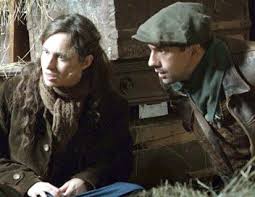 Un village fran§ais saison 6 teaser photos épisode 54, source:youtube.com. Marie Et Vincent Tel Est Pris Qui Croyait Prendre Village Francais Thierry Godard France