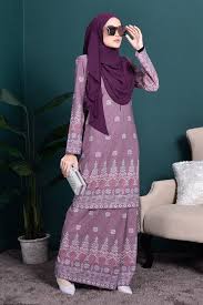 Warna pakaian yang pudar membuat baju tidak terlihat semenarik pada saat baru dibeli. Baju Kurung Songket Amelia Purple Muslimahclothing Com