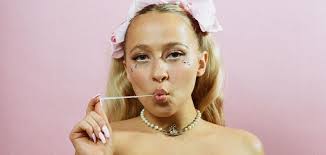 GLOWE returns with the bubbly pop single “Emotional”