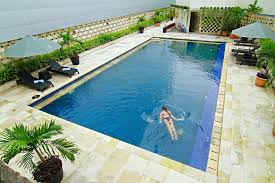 Hotel dengan lokasi strategi, di tengah jantung kota dan dekat dengan kebun binatang surabaya. 7 Rekomendasi Hotel Di Padang Dengan Fasilitas Kolam Renang