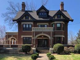 Stunning Cincinnati Ohio Home Ready For The Right Buyer Windows Roof Furnace Fencing New W In Last 4 Yr In 2020 Old Houses Historic Homes For Sale Historic Homes