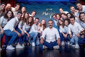 Batuhan soyaslan i̇stanbul'un fatih ilçesinde 25 mayıs 1992'de doğmuştur. Cok Guzel Hareketler 2 2019 Yeni Kusak Oyunculari Ekibi Kadrosu Dizi Seti